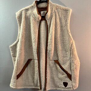 Legendary Whitetails Women's Fuzzy Hide Fleece Vest